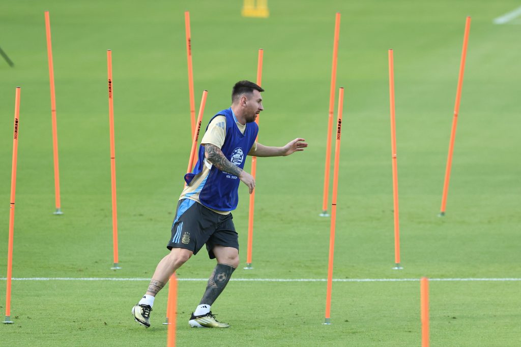 Messi entrenó a la par de sus compañeros en Argentina. (Foto: Imago)